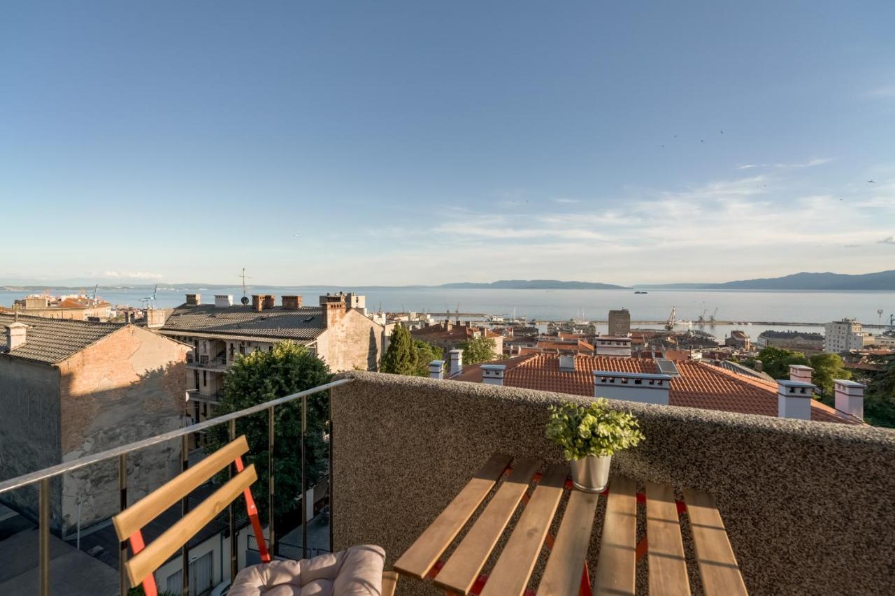 Port Apartment Rijeka Exterior photo